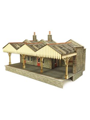 Bahnhofsgebäude (Paketaufgabestelle) aus grauem Stein